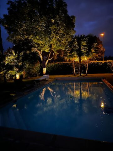 Villa Casa-Friuli.com Pool und Garten am Abend